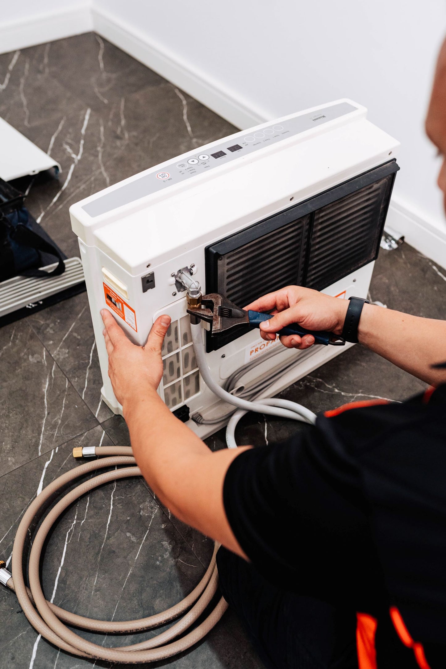 Gas hose for portable gas heaters