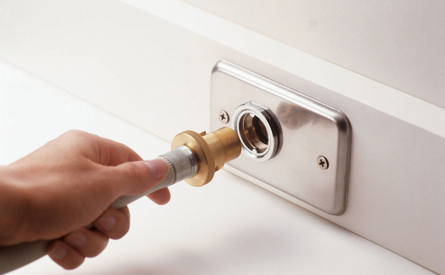 Gas hose for portable gas heaters